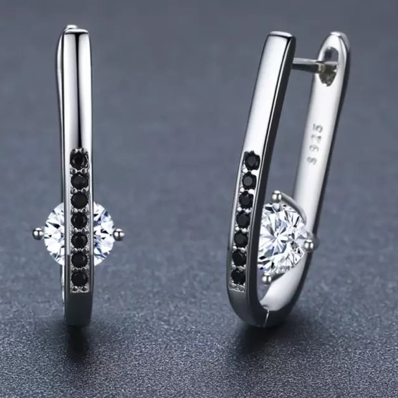 🌟 Sterling Silver Elegant Unique Diamond Earrings - Picture 2 of 6